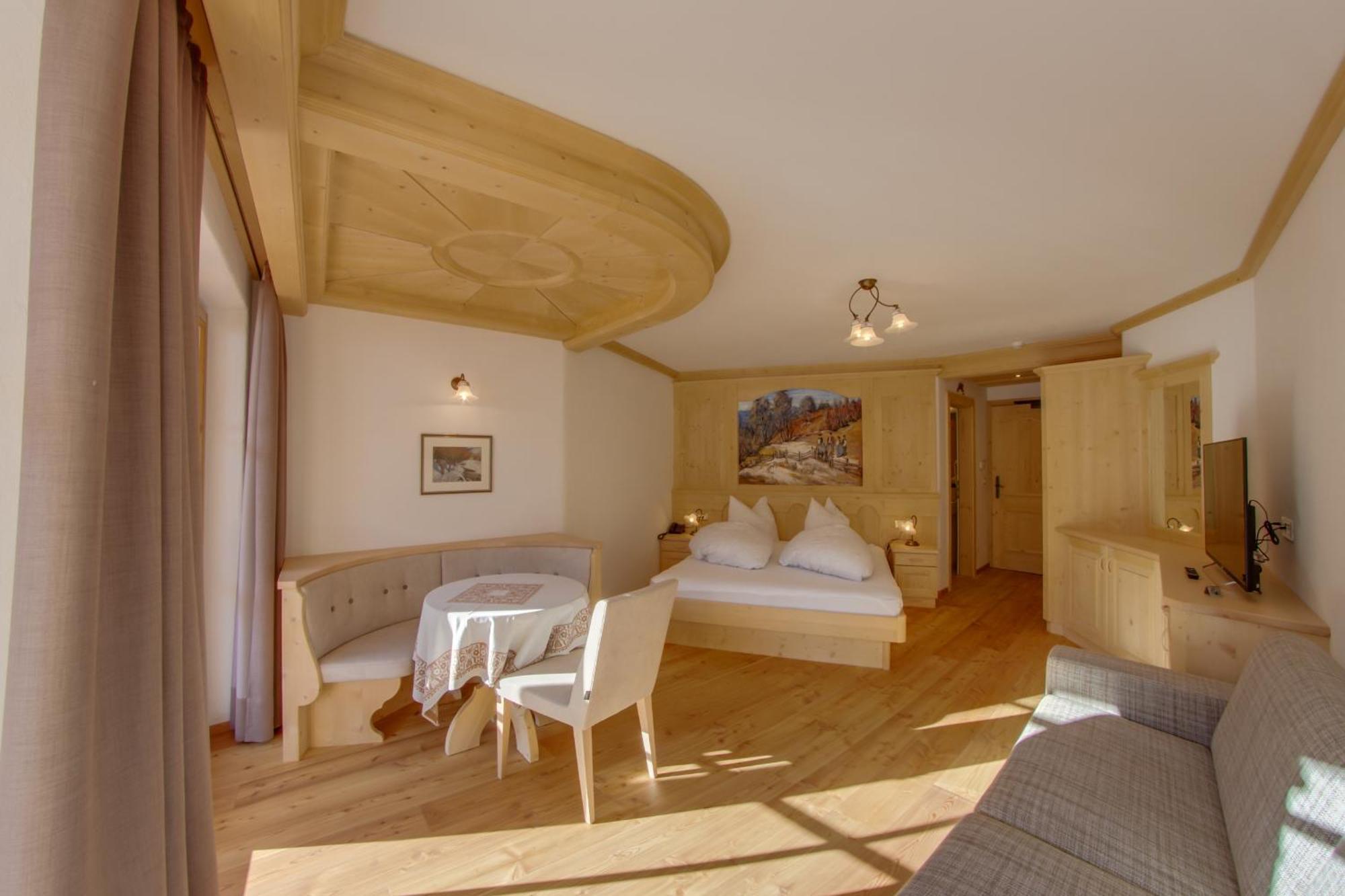 Dorfhotel Beludei Santa Cristina Val Gardena Szoba fotó