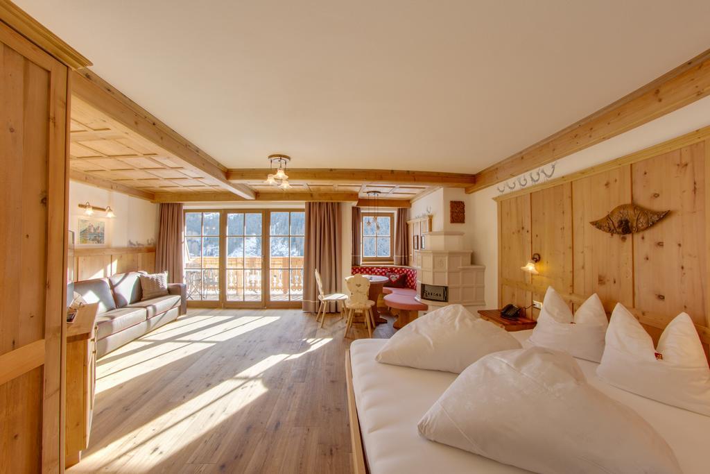 Dorfhotel Beludei Santa Cristina Val Gardena Szoba fotó